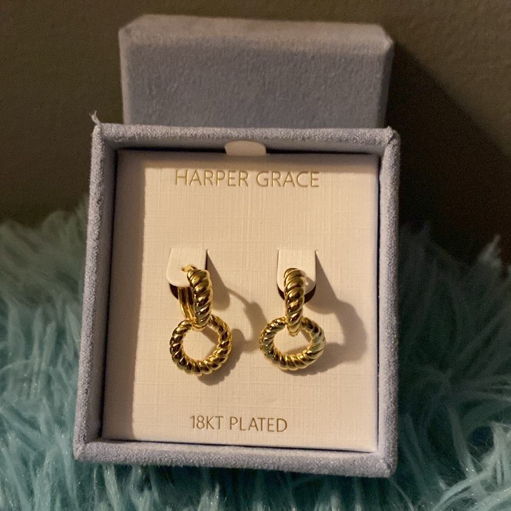 BRAND NEW GIRLS EARRINGS 18K GOLD PLATED! NIB! SMOKE FREE HOME! - Picture 2 of 4